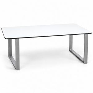 Mesa industrial rectangular con cubierta blanca y estructura negra o gris metalizado. Disponible en tres medidas. Fabricada en Chile. Cotiza en Incatex.